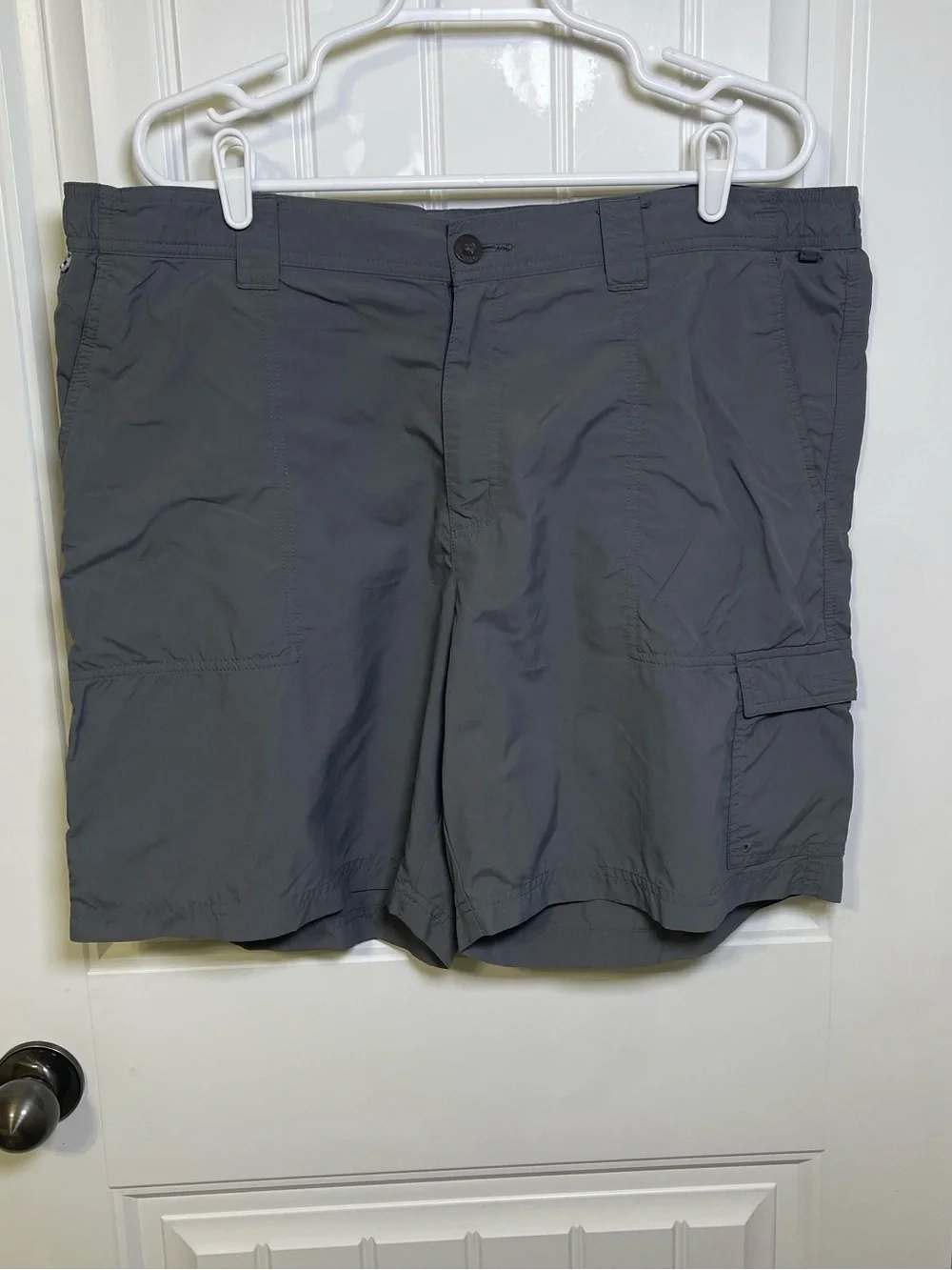 Columbia Sportswear Company Performance Fishing Gear Men's 40 Gray Cargo Shorts